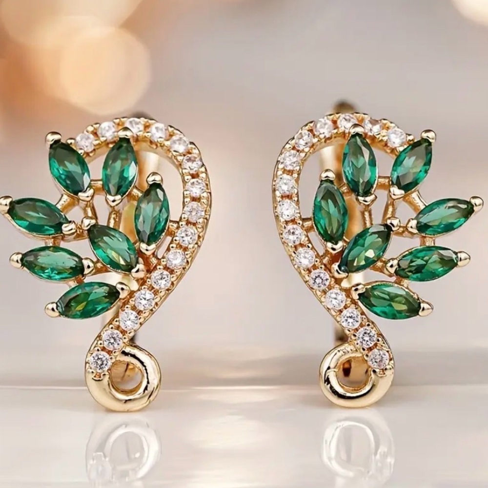 Green Leaf Cluster Earrings (E108) - Picture 5 of 6